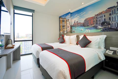 Deluxe Twin Room | Desk, free WiFi, bed sheets