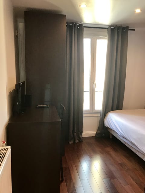 Single Room | In-room safe, desk, free WiFi