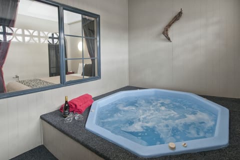 Standard Apartment, 1 Bedroom, Hot Tub | Jetted tub