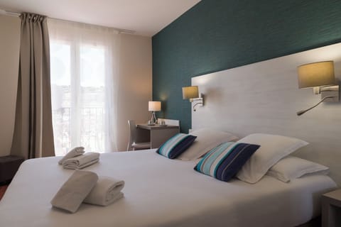 Sea View Comfort | In-room safe, desk, iron/ironing board, free WiFi