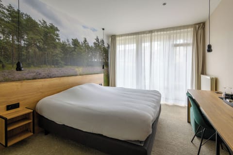 Premium bedding, Select Comfort beds, minibar, in-room safe