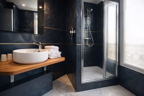 Triple Room | Bathroom | Shower, hair dryer, towels