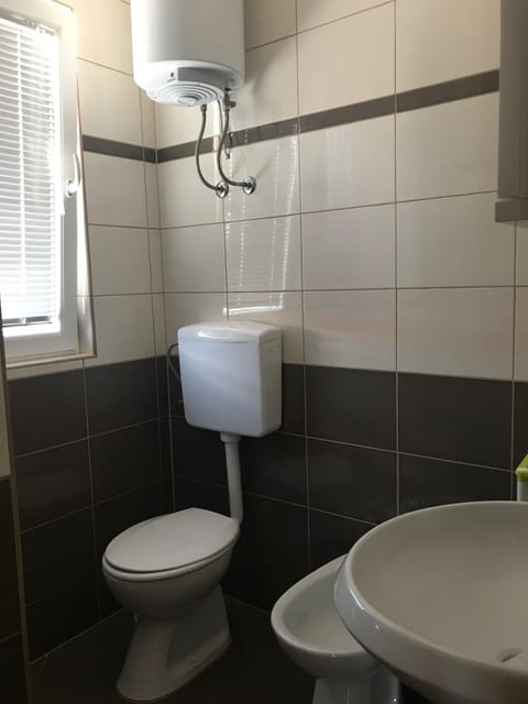 Classic Apartment, Sea View | Bathroom | Toilet paper