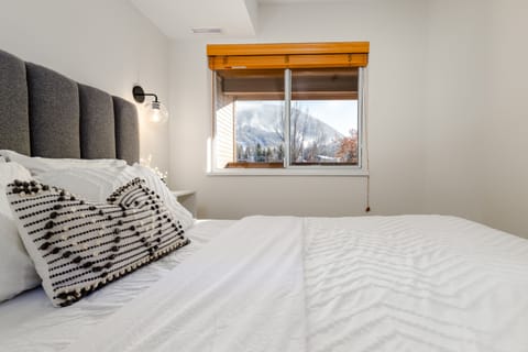 Primary Bedroom - Queen bed, AC in the summer, and stunning mountain view