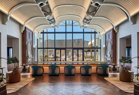 3 restaurants, breakfast served