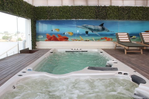 Indoor spa tub