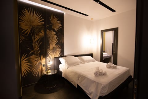 Exclusive Room, 1 Queen Bed (4) | Select Comfort beds, minibar, in-room safe, individually furnished