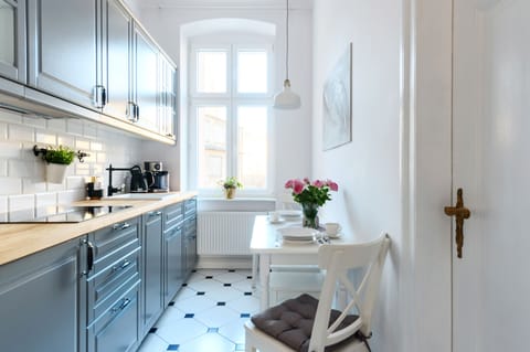 Deluxe Apartment, 1 Bedroom, Kitchen, River View | Private kitchen | Fridge, stovetop, dishwasher, espresso maker