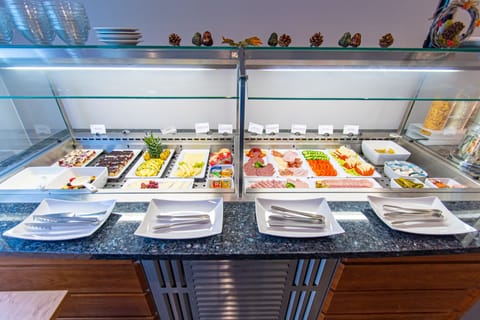 Daily buffet breakfast for a fee