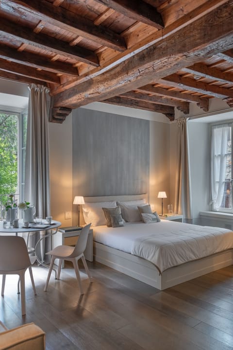 Deluxe Room | Premium bedding, minibar, in-room safe, desk