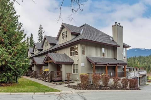 - Mountain-view townhouse nestled near ski slopes for easy access  
- Cozy wooden exterior surrounded by evergreens and alpine charm  
- Perfect stay for Whistler getaways and outdoor adventures  