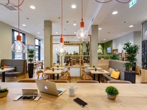 Daily continental breakfast (EUR 15 per person)