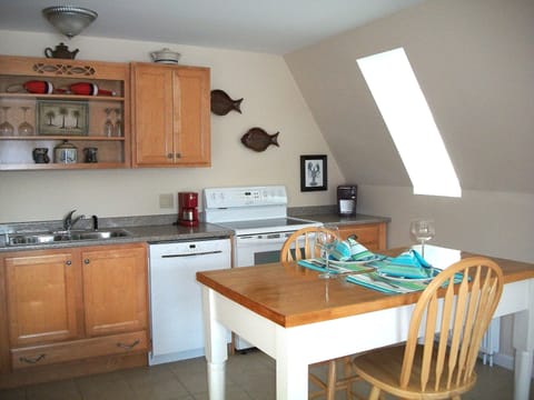 Open floor plan with over 900 sq. ft. of living space.