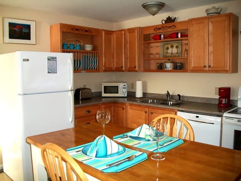 Bosch dishwasher, Mr. Coffee and Kurig coffee makers.