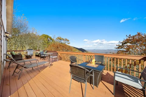 Gas Grill, Outdoor Dining, Comfy Seating, Fire Table, and Mountain Views