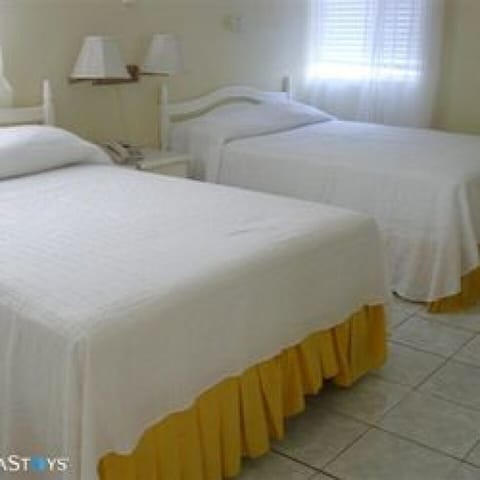 2 Double Beds