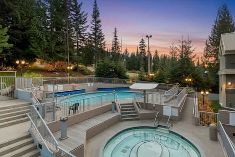 - Multi-level outdoor pool and hot tub area in Whistler resort  
- Relaxing alpine retreat for families and ski enthusiasts  
- Experience Whistler luxury with spa-style mountain comfort  