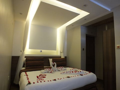 Desk, free WiFi, bed sheets