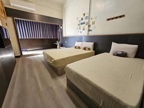 Triple Room | Blackout drapes, free WiFi, bed sheets