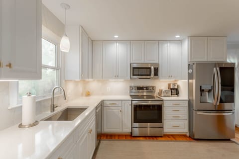 Fully stocked kitchen with upgraded appliances!