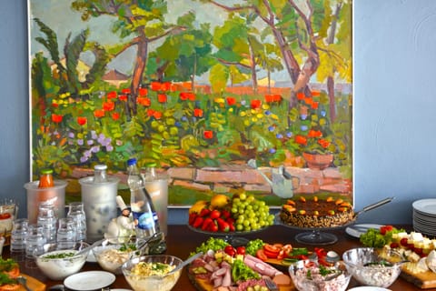 Daily buffet breakfast for a fee