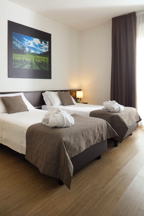 Superior Twin Room | Minibar, in-room safe, desk, soundproofing