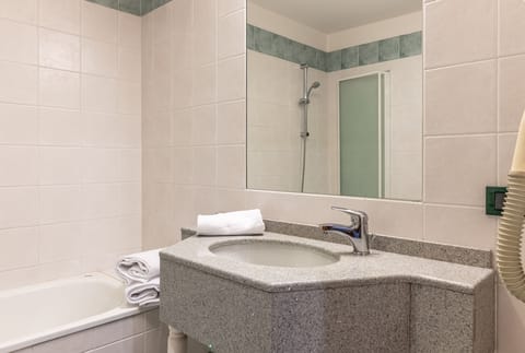 Studio, Kitchenette, Lake View | Bathroom | Hair dryer, bidet, towels, soap