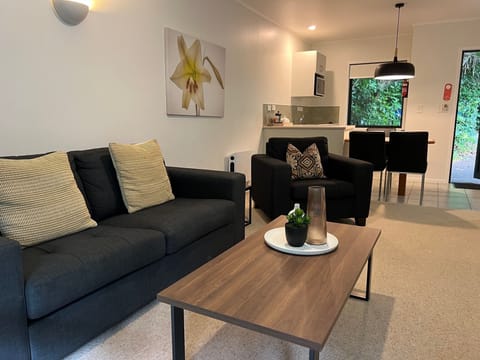 Executive Apartment, 1 Bedroom | Living area | TV