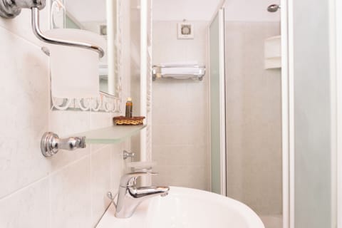 Apartment, 3 Bedrooms, Pool View | Bathroom | Shower, hair dryer, bidet, towels