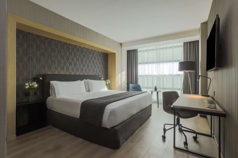 Premium bedding, down comforters, minibar, in-room safe