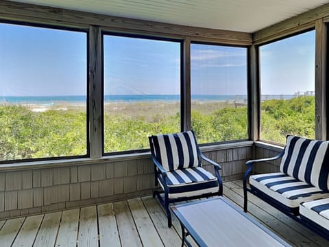 Oceanside Screened-In Deck