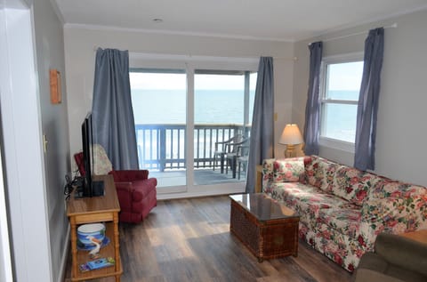 Surrounded by ocean views at Sea Master 408!
