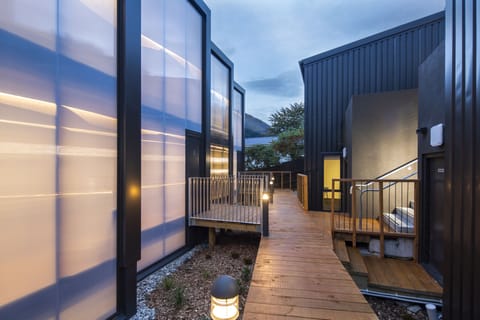 3 Bedrooms with 3 Bathrooms (3) | Terrace/patio