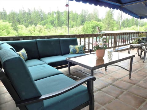 e33edd75-658d-4b9d-990d-f959a1df58e3