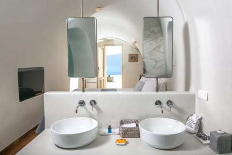 Villa, 2 Bedrooms (Infinity Pool) | Bathroom | Separate tub and shower, free toiletries, hair dryer, bathrobes