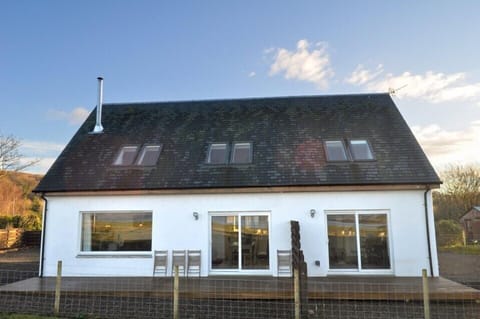 House, 2 Bedrooms, Sea View | Individually decorated, individually furnished, blackout drapes