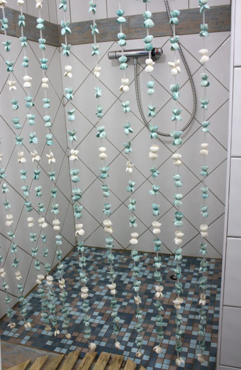 Triple Room (Marine) | Bathroom shower