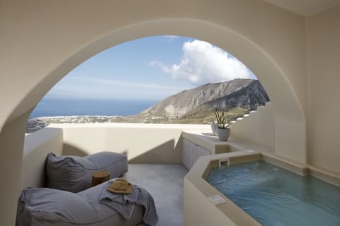 Private spa tub