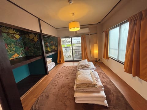 402 Japanese Futon Room | Blackout drapes, WiFi (free), individually decorated