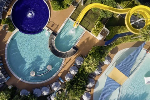 Seasonal outdoor pool, pool umbrellas, sun loungers