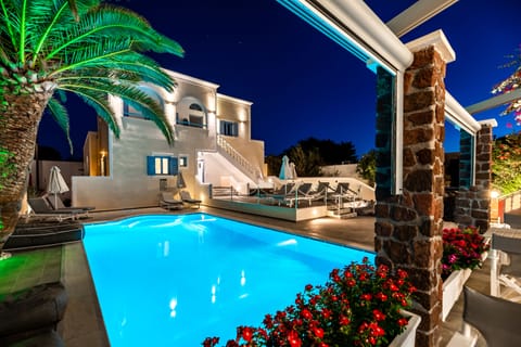 Outdoor pool, open 9:00 AM to 9:00 PM, pool umbrellas, sun loungers