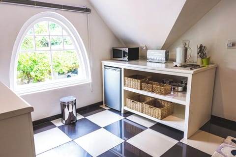 Loft Suite | Private kitchen | Mini-fridge, electric kettle, highchair