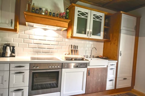 Romantic House, 5 Bedrooms, Balcony, Mountain View | Private kitchen | Fridge, oven, stovetop, dishwasher