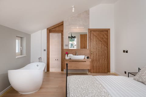 Comfort Double Room | Minibar, in-room safe, free cribs/infant beds, free WiFi