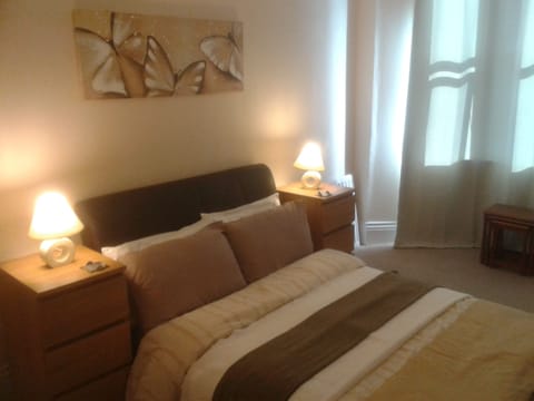 Double & Shared Bathroom | Free WiFi, bed sheets