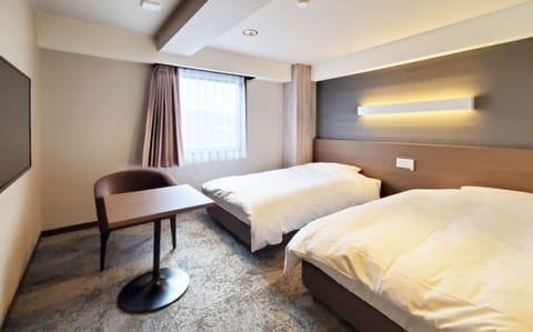 Comfort Twin Room, Non Smoking | Desk, WiFi (free), bed sheets