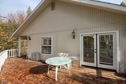 Huge wrap around deck w/ 2 tables 4 chairs each, charcoal grill, view of trees