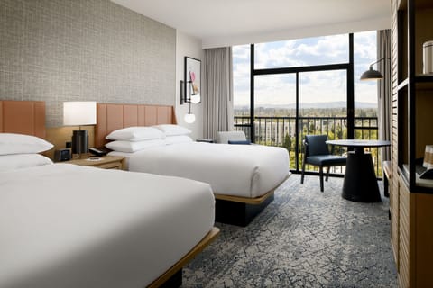 Premium bedding, in-room safe, desk, laptop workspace