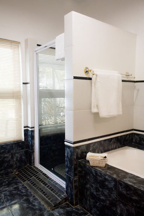 Luxury Double or Twin Room | Bathroom | Free toiletries, hair dryer, towels
