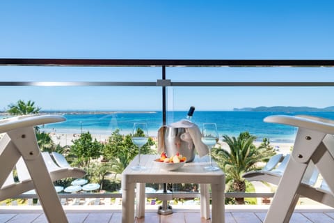 Minibar, in-room safe, desk, laptop workspace